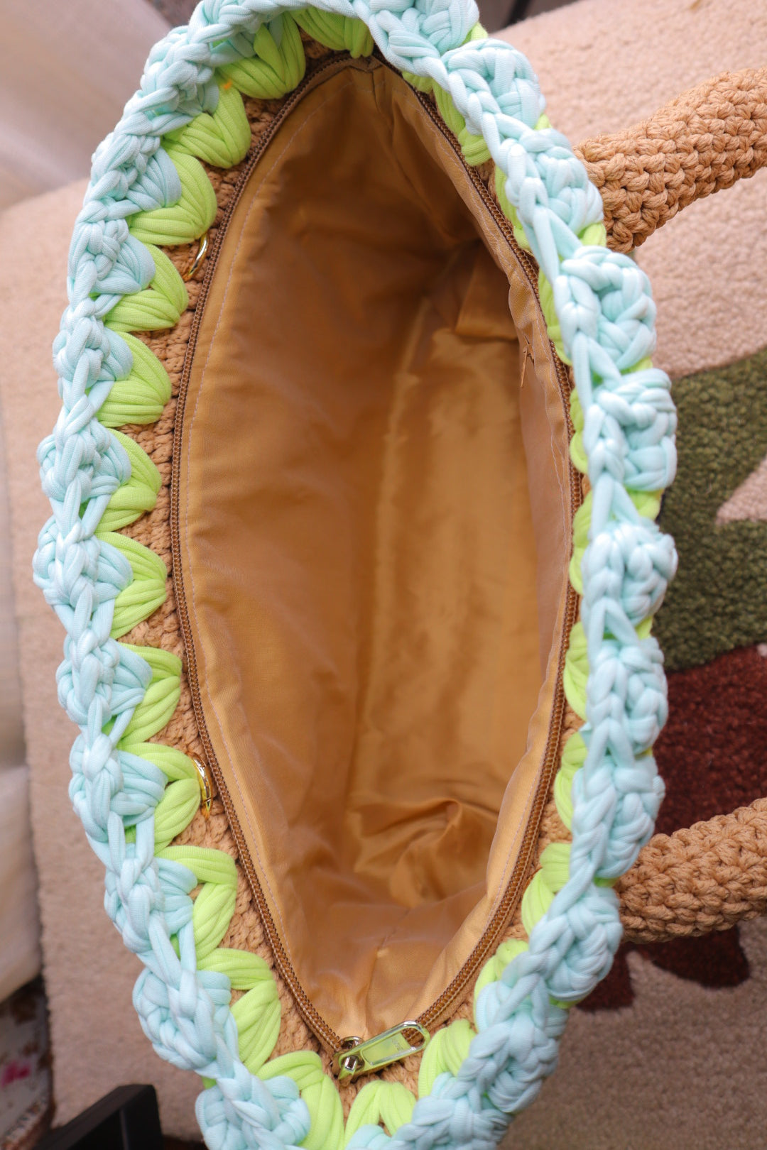 Beige Crochet Tote With Light Blue Tulips