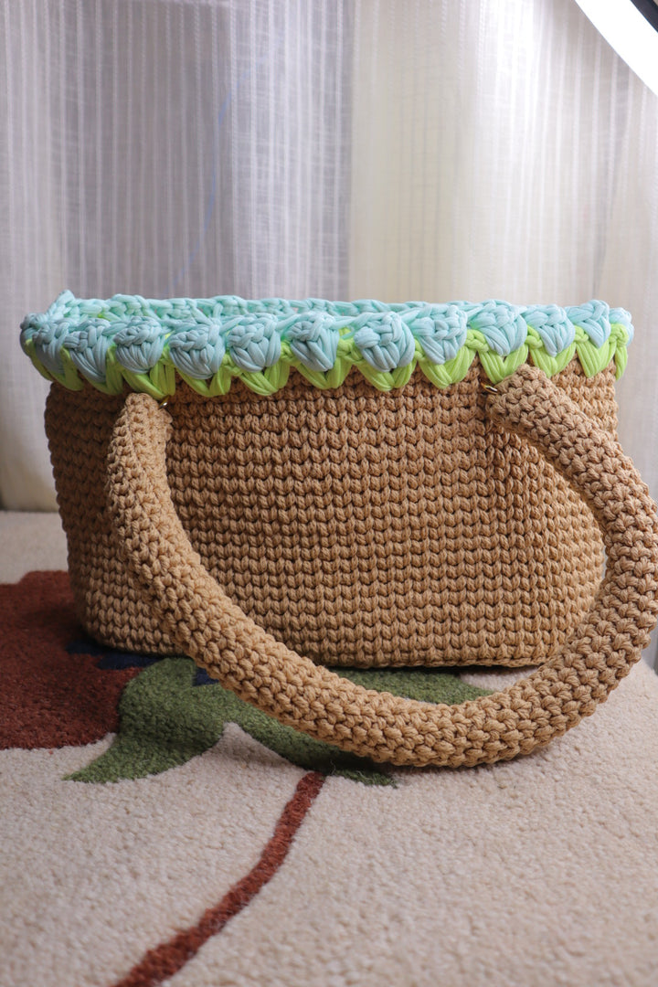 Beige Crochet Tote With Light Blue Tulips